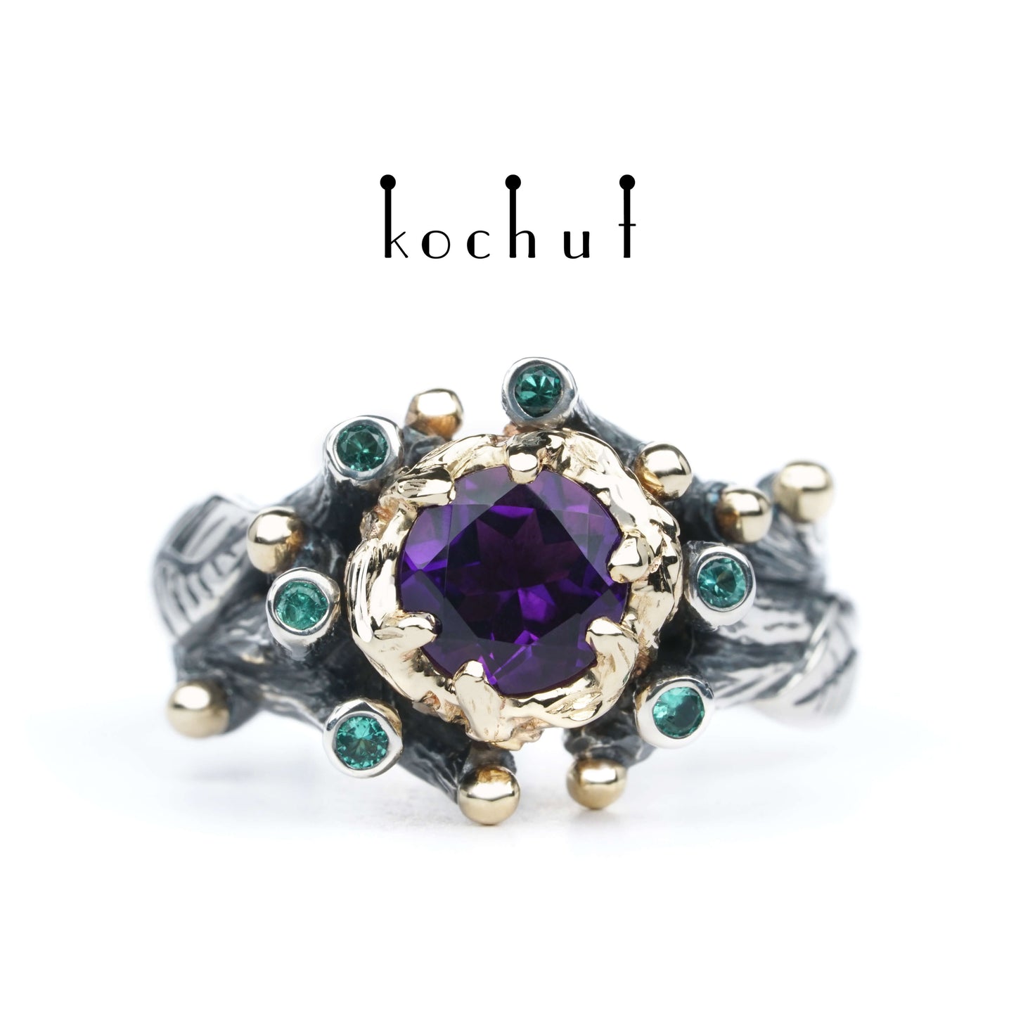 Der Triumph des Lebens — Ring aus oxidiertem Silber und Gelbgold mit Amethysten und Smaragden