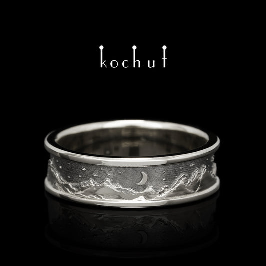 Höhen der Liebe: Sonne und Mond — Ehering aus oxidiertem Silber