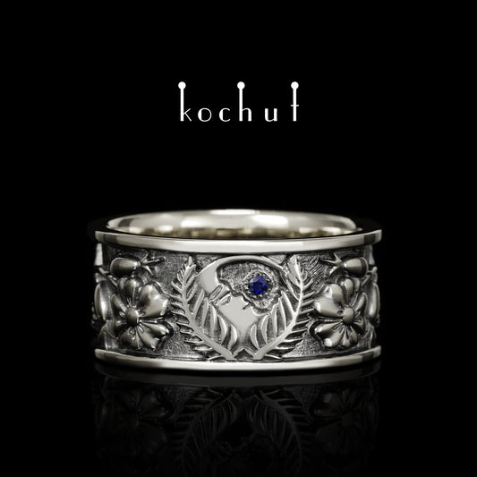 Alchemie der Liebe — Ehering aus oxidiertem Silber mit Saphir