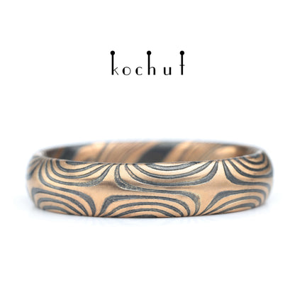 Orion — Mokume-Ehering aus Rotgold, graviert und oxidiertes Silber