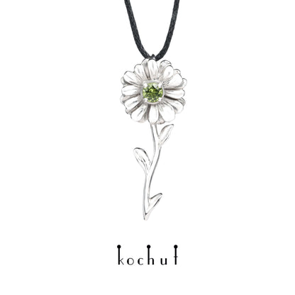 Kamille — Silberanhänger mit Chrysolith, beschichtet mit weißem Rhodium