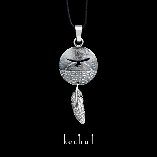 Möwe und das Meer — Anhänger aus oxidiertem Silber