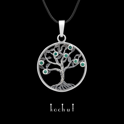 Baum des Lebens: Früchte — Anhänger aus oxidiertem Silber mit Smaragden