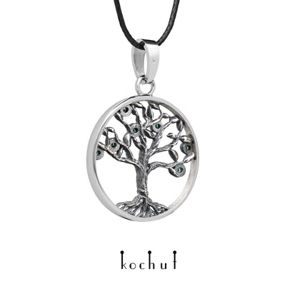 Baum des Lebens: Früchte — Anhänger aus oxidiertem Silber mit Smaragden