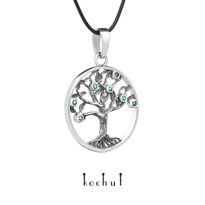 Baum des Lebens: Früchte — Anhänger aus oxidiertem Silber mit Smaragden