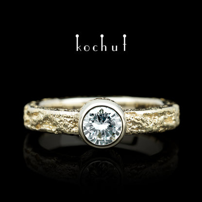Leib und Seele — Verlobungsring aus Weiß- und Gelbgold mit Diamant