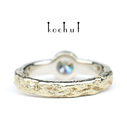 Leib und Seele — Verlobungsring aus Weiß- und Gelbgold mit Diamant