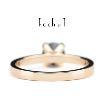 Zärtlichkeit der Gefühle — Ring aus Rotgold mit schwarzem Spinell