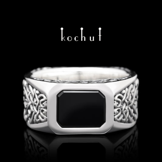 Duke — Ring aus oxidiertem Silber mit Onyx