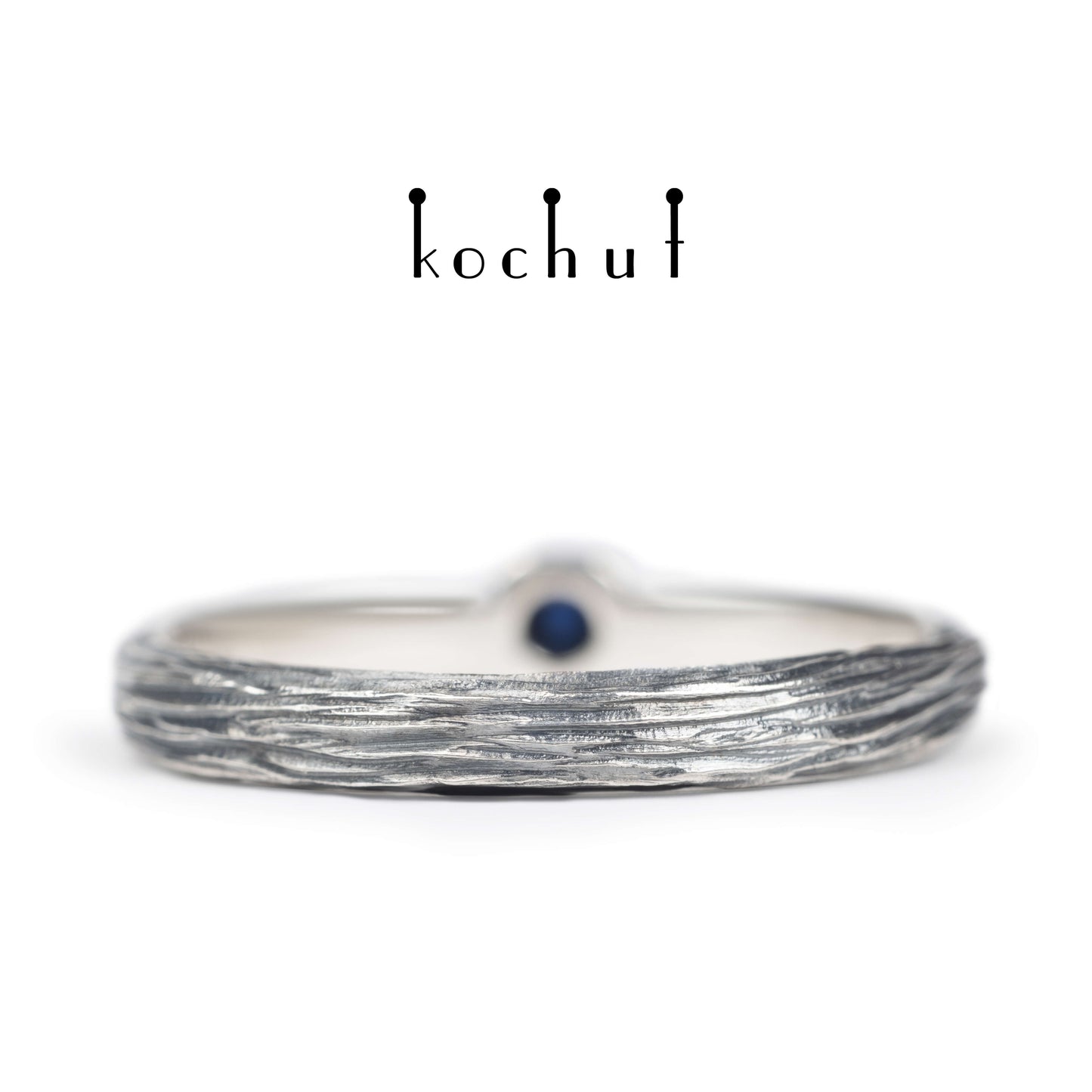 Zerbrechlicher Zweig — Ring aus oxidiertem Silber mit Saphir