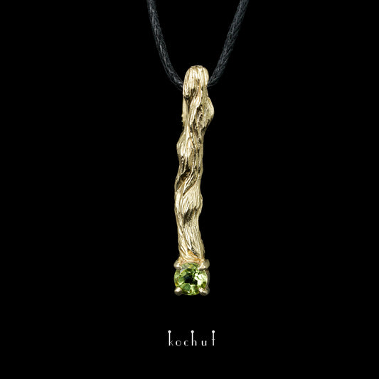 Kleiner Zweig — Anhänger aus Gelbgold mit Chrysolith