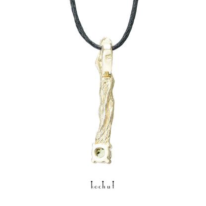 Kleiner Zweig — Anhänger aus Gelbgold mit Chrysolith