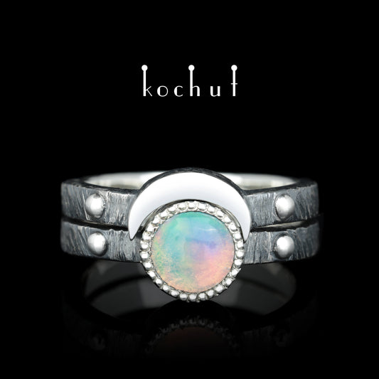 Mond-Duett — doppelter Ring aus oxidiertem Silber mit Opal