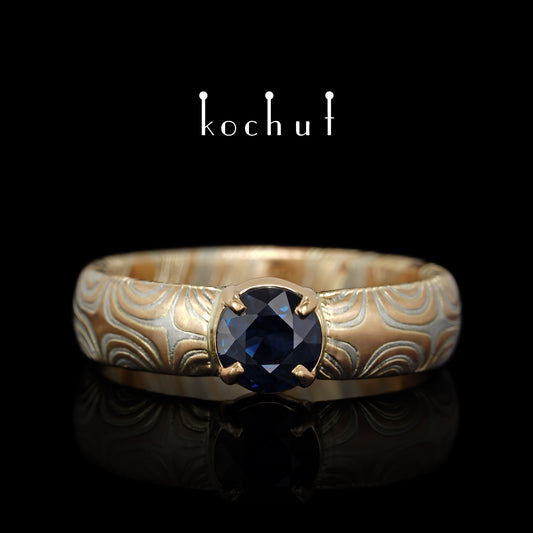 Orion — Mokume-Ring aus Rotgold und graviertem Silber mit Saphir