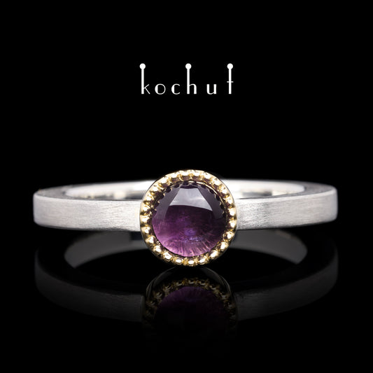 Venus — ein Ring aus Silber, Gelbgold und Amethyst