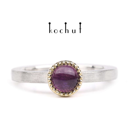 Venus — ein Ring aus Silber, Gelbgold und Amethyst