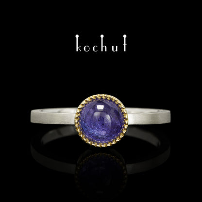 Neptune — ein Ring aus Silber und Gelbgold mit einem Tansanit