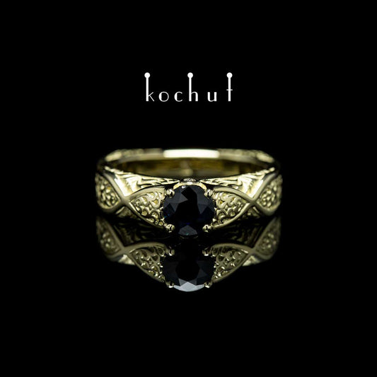 Versailles — Verlobungsring aus Gelbgold mit Saphir und Diamanten
