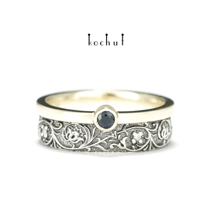 Harmonie der Natur — ein Ring aus Silber und Gelbgold, mit Saphir und Diamanten, beschichtet mit schwarzem Rhodium