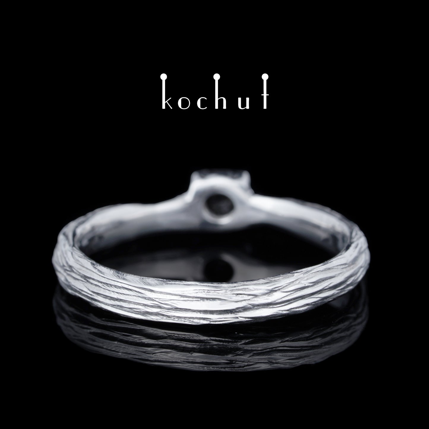 Zartes Zweig — silberner Ring mit Spinell, rhodiniert mit weißem Rhodium