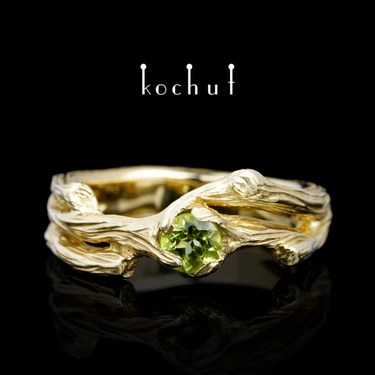 Zweig — Ring aus Gelbgold mit Chrysolithen