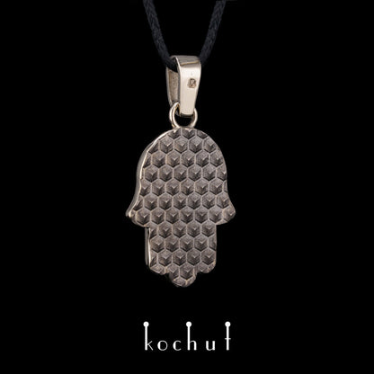 Hamsa — Anhänger aus Weißgold mit einem Saphir, überzogen mit schwarzem Rhodium