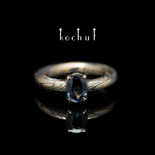 Haiku — Mokume-Ring aus Rotgold, graviertem und oxidiertem Silber mit Spinell