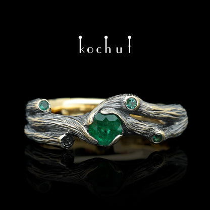 Zweig — Ring aus Gelbgold mit Smaragden, überzogen mit schwarzem Rhodium