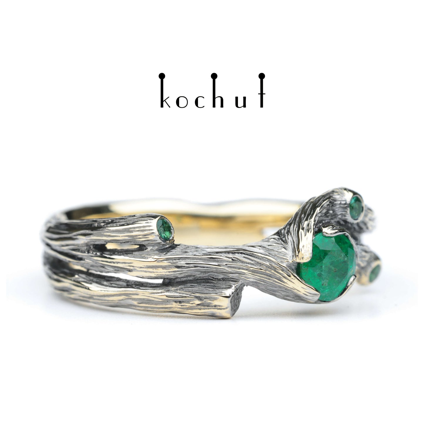 Zweig — Ring aus Gelbgold mit Smaragden, überzogen mit schwarzem Rhodium