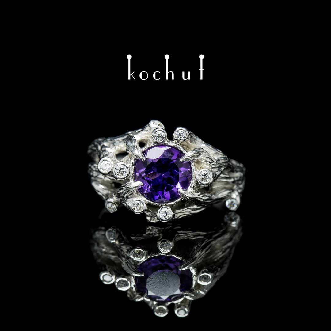 Verzauberter Wald — Silberring mit Amethyst und Diamanten, beschichtet mit weißem Rhodium