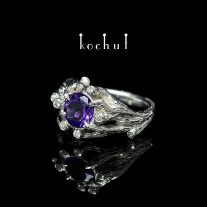 Verzauberter Wald — Silberring mit Amethyst und Diamanten, beschichtet mit weißem Rhodium