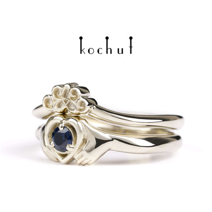 Claddagh: Doppelring aus Weißgold mit einem Saphir