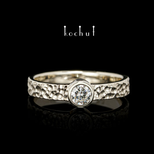 Der Weg des Lebens — Weißgold-Verlobungsring mit Diamant