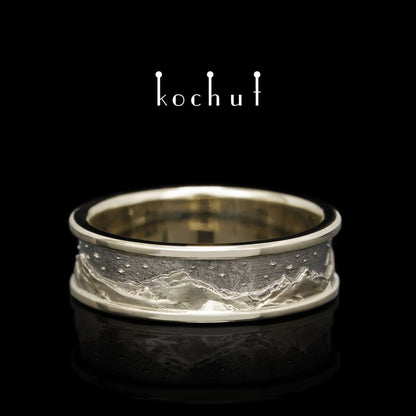 Höhen des Liebes: Sonne und Mond — goldener Ring mit schwarzem Rhodium