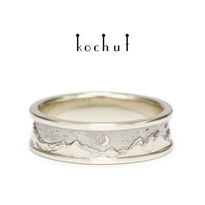 Höhen des Liebes: Sonne und Mond — goldener Ring mit schwarzem Rhodium