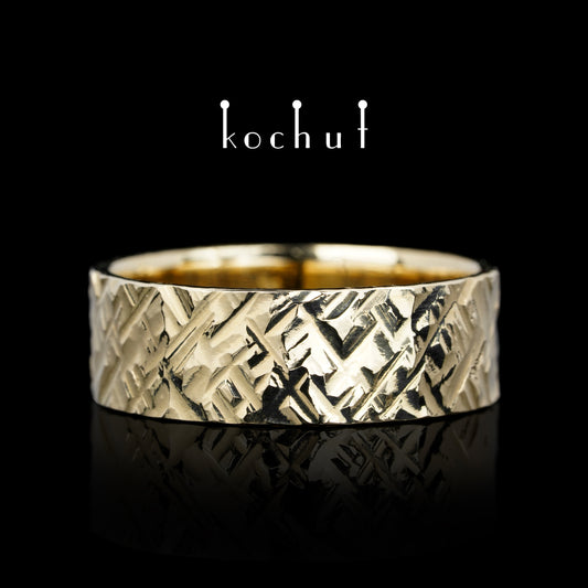 Storm — geschmiedeter Ring aus Gelbgold