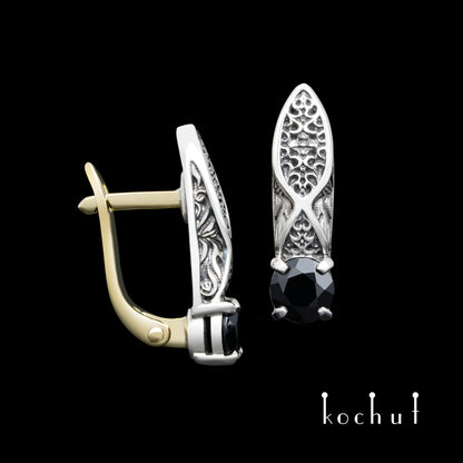 Versailles — Ohrringe aus oxidiertem Silber und Gelbgold mit Spinell