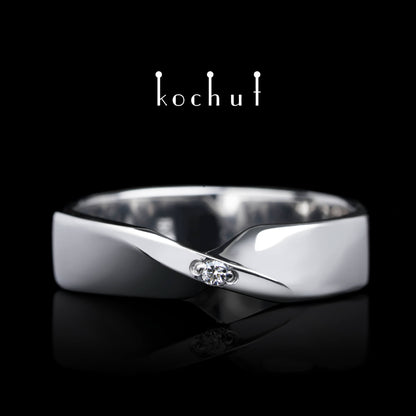 Mobius-Band — Silber-Verlobungsring mit Diamant