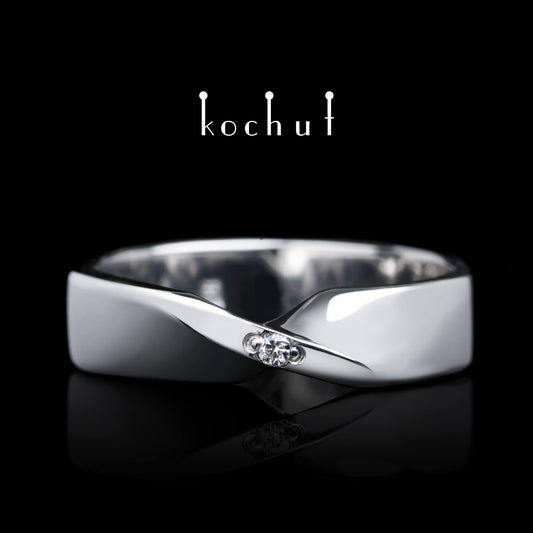 Mobius-Band — Silber-Verlobungsring mit Diamant
