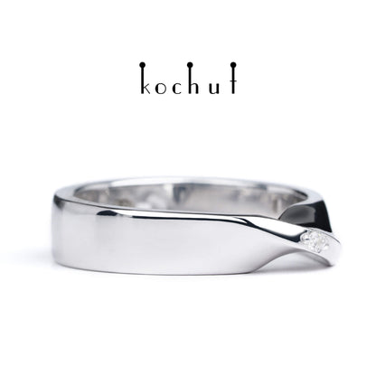 Mobius-Band — Silber-Verlobungsring mit Diamant