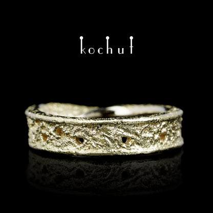 Keltisches Möbius-Band — Ehering aus Weißgold, und auf der Oberfläche — Verschmelzung von Gelbgold