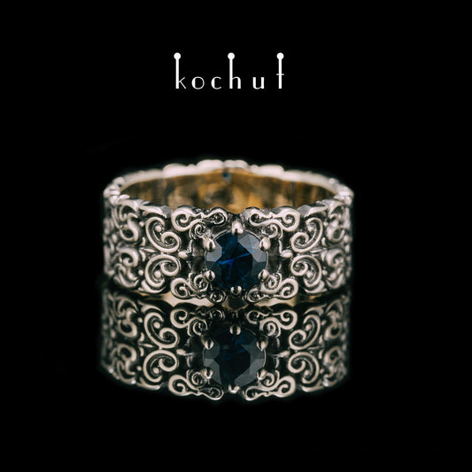 Notre-Dame — Ring aus Weißgold mit einem Saphir, überzogen mit schwarzem Rhodium