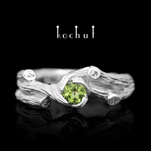 Zweig — Weißgoldring mit Chrysolith und weißem Rhodium