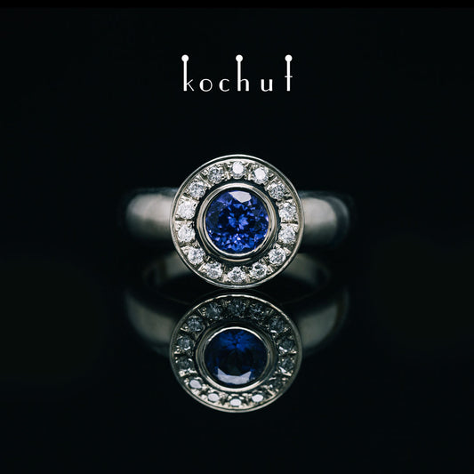 Socialite — Ring aus Palladium-Gold mit Saphir und Diamanten