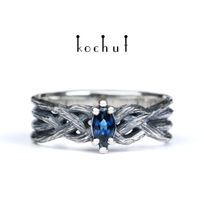All-Seeing Eye — Ring aus oxidiertem Silber mit Saphir
