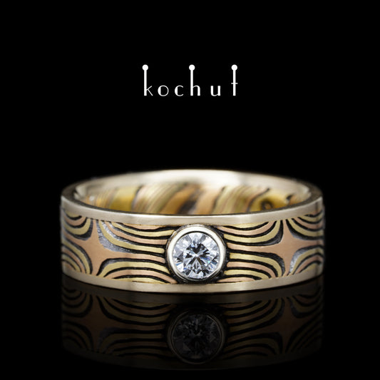 Das Leuchten der östlichen Sterne — Mokume-Ring aus Gelb-, Rotgold sowie graviertem und oxidiertem Silber mit Weißgoldfassungen, besetzt mit einem Diamanten