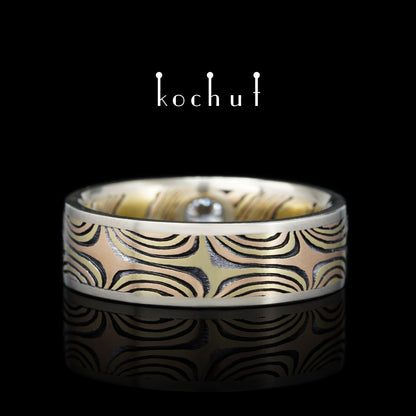 Das Leuchten der östlichen Sterne — Mokume-Ring aus Gelb-, Rotgold sowie graviertem und oxidiertem Silber mit Weißgoldfassungen, besetzt mit einem Diamanten