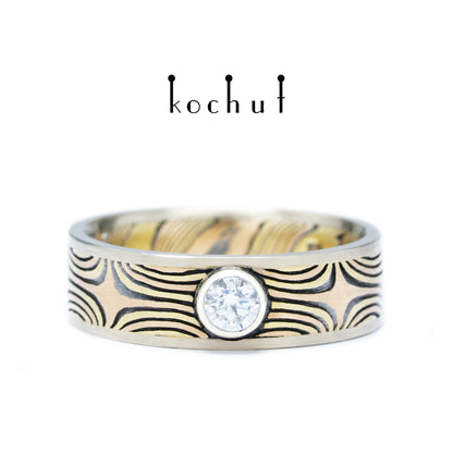 Das Leuchten der östlichen Sterne — Mokume-Ring aus Gelb-, Rotgold sowie graviertem und oxidiertem Silber mit Weißgoldfassungen, besetzt mit einem Diamanten