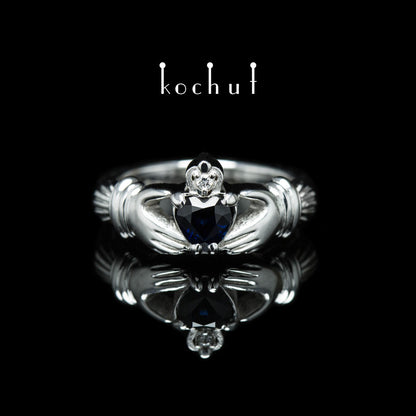 Claddagh: Liebe — Ring aus Weißgold mit Saphir und Diamant, rhodiniert mit Weißrhodium