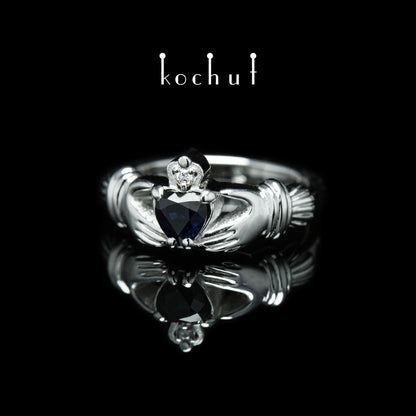 Claddagh: Liebe — Ring aus Weißgold mit Saphir und Diamant, rhodiniert mit Weißrhodium